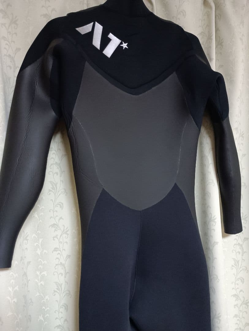 【セミドライ　ウエットスーツ】エアタイト　Mサイズ