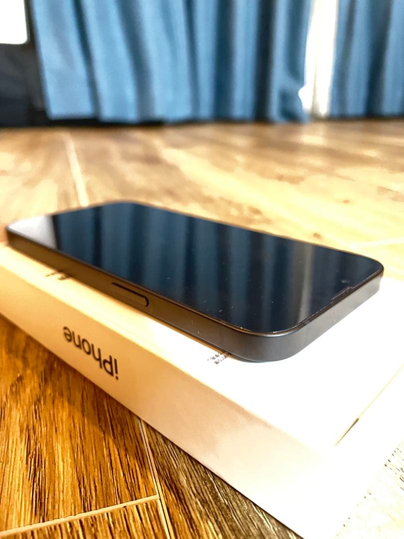 [超美品]　Apple iPhone 16eブラック 本体 充電ケーブル付き