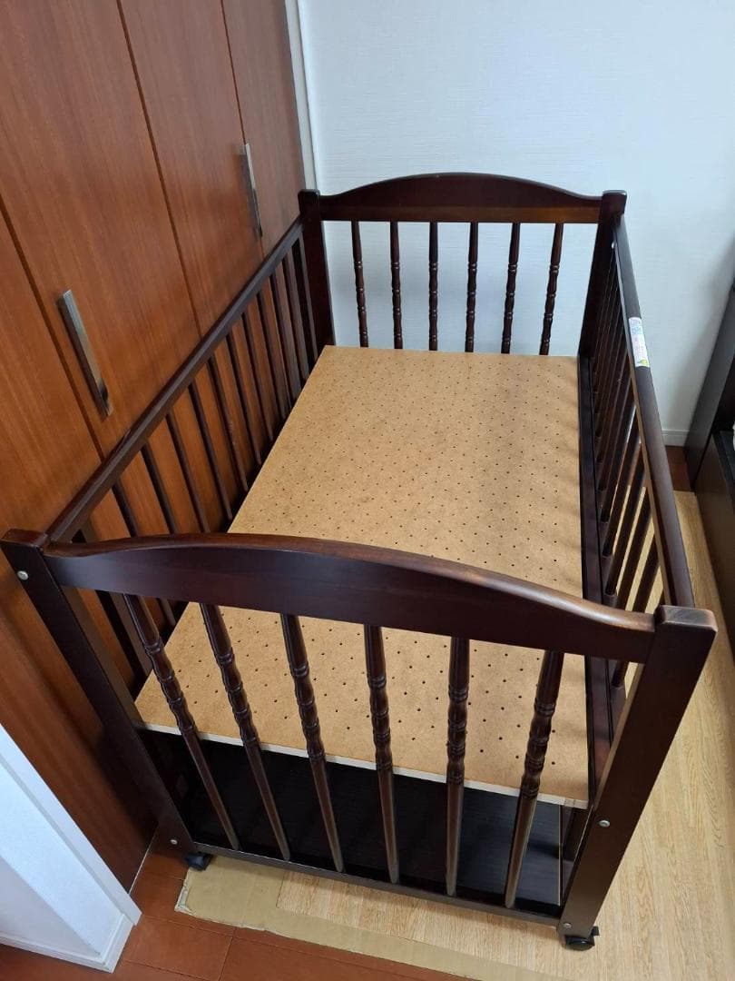 日本製 ベビーベッド ダークブラウン　木製　レギュラーサイズ