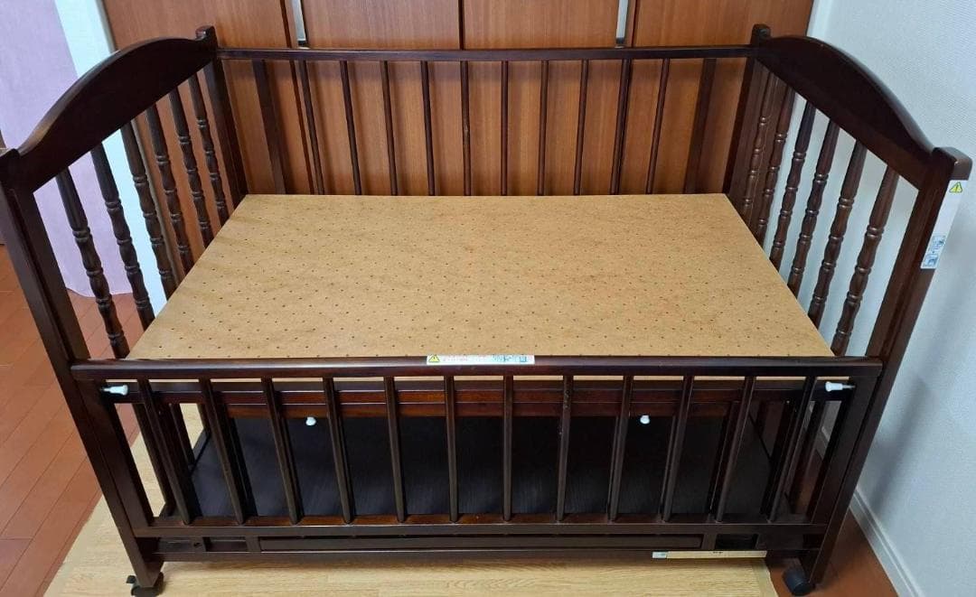 日本製 ベビーベッド ダークブラウン　木製　レギュラーサイズ