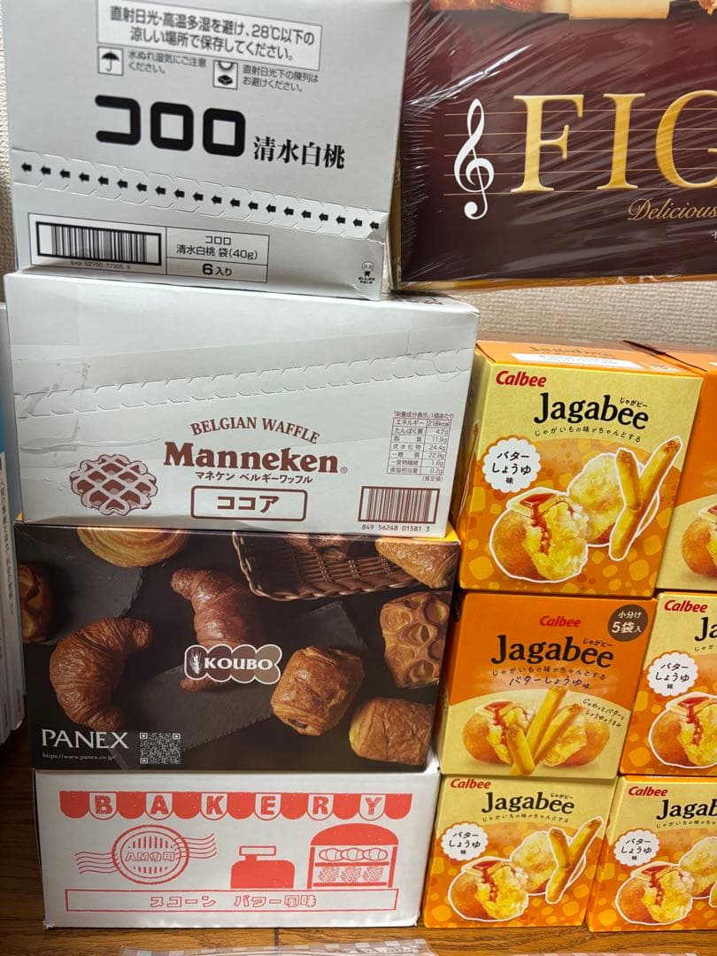 ブラックサンダー、たまごパン、コロロ、Jagabee、デニッシュパン、マネケン