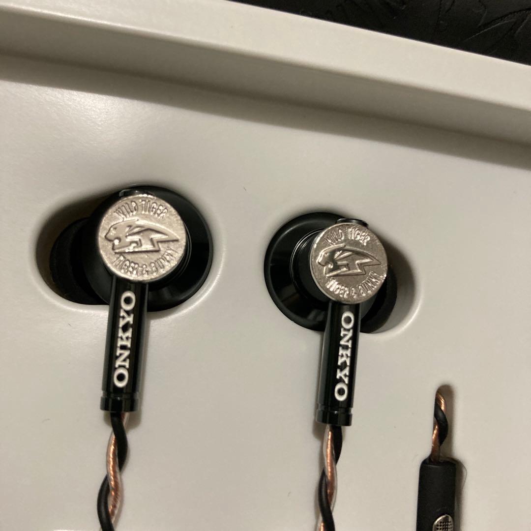 ONKYO ハイレゾ対応イヤホンE700M-TIGER TIGER&BUNNY