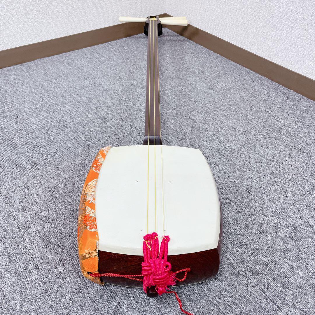 三味線 中棹 1本溝 紅木 丸打胴 犬皮 天然糸巻き 東さわり 和楽器