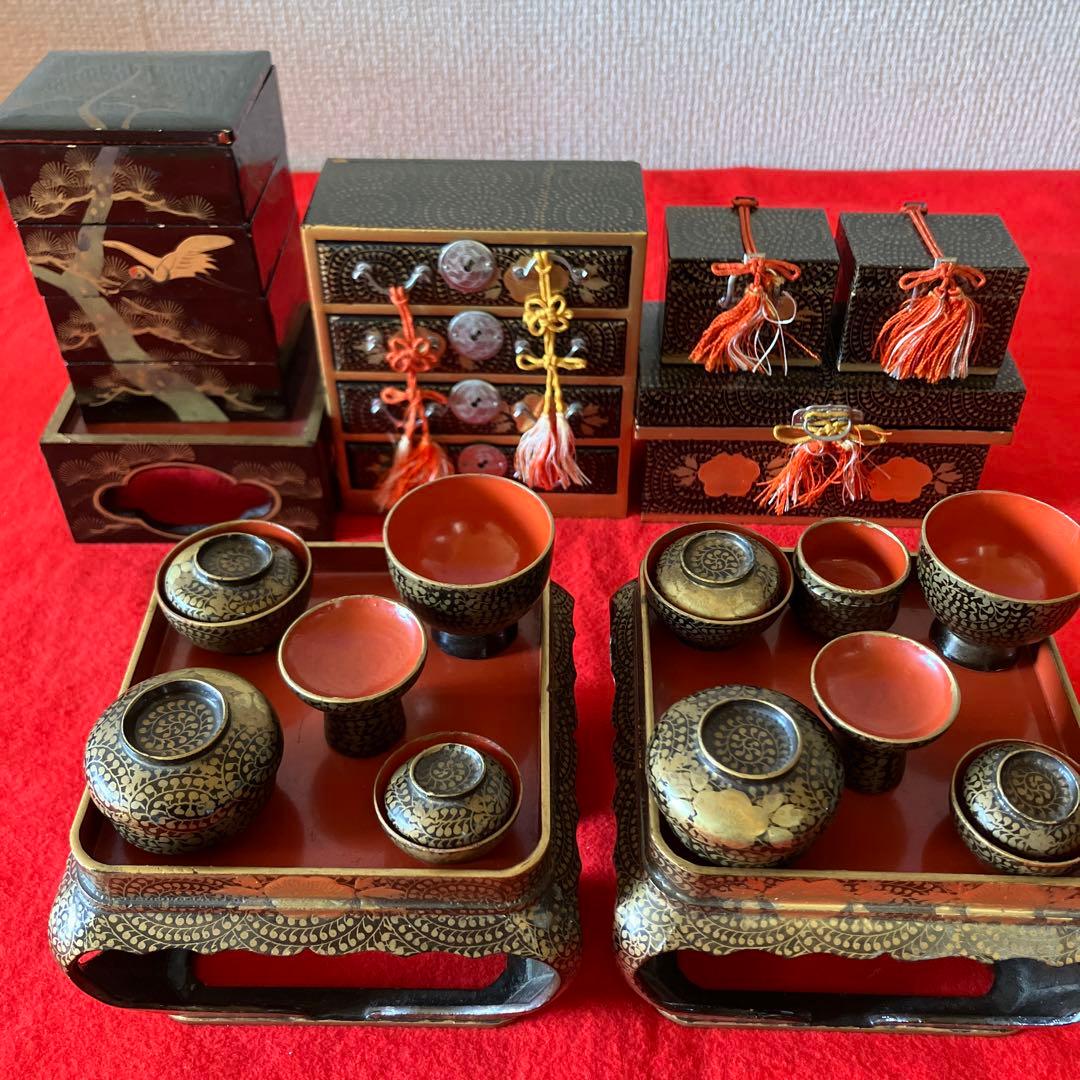 100年以上前のお雛様道具 御三揃(箪笥 長持 両掛)蒔絵御懸盤 桐箱入