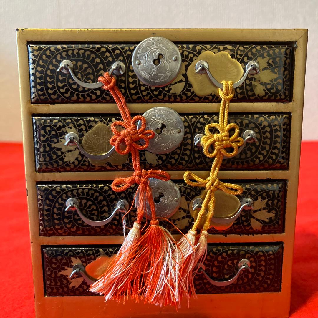 100年以上前のお雛様道具 御三揃(箪笥 長持 両掛)蒔絵御懸盤 桐箱入