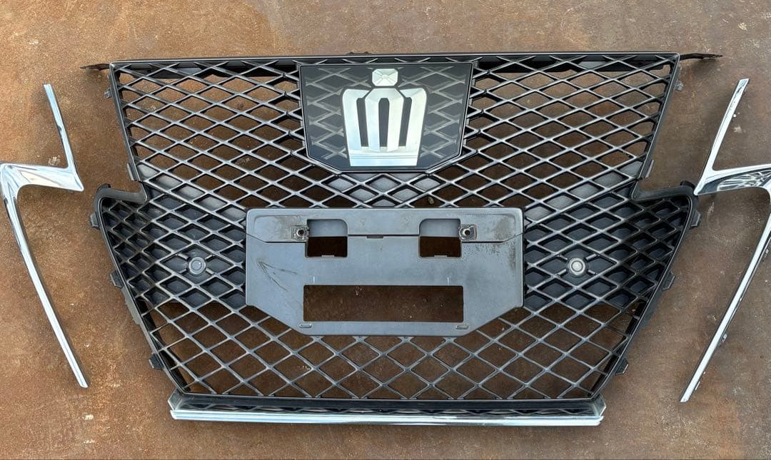 210クラウンアスリート フロントグリル