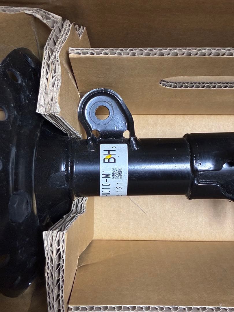 フィット ge8 純正ショック　年式2011年3月