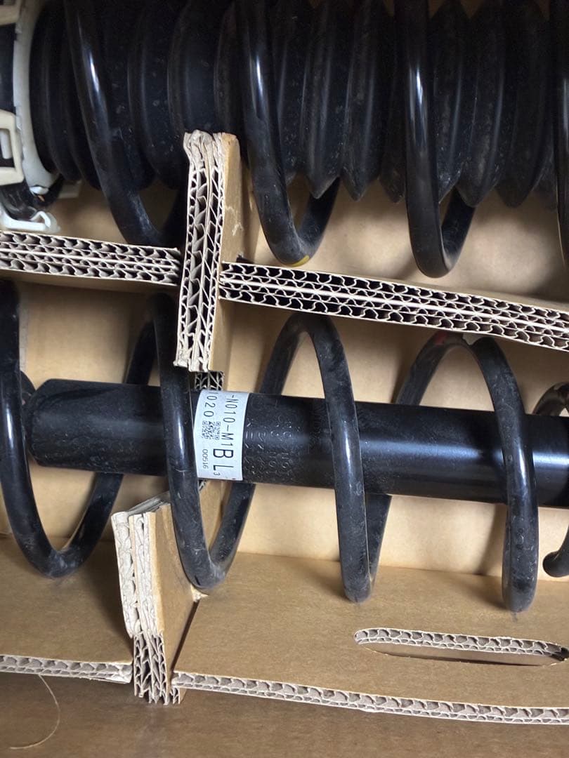 フィット ge8 純正ショック　年式2011年3月