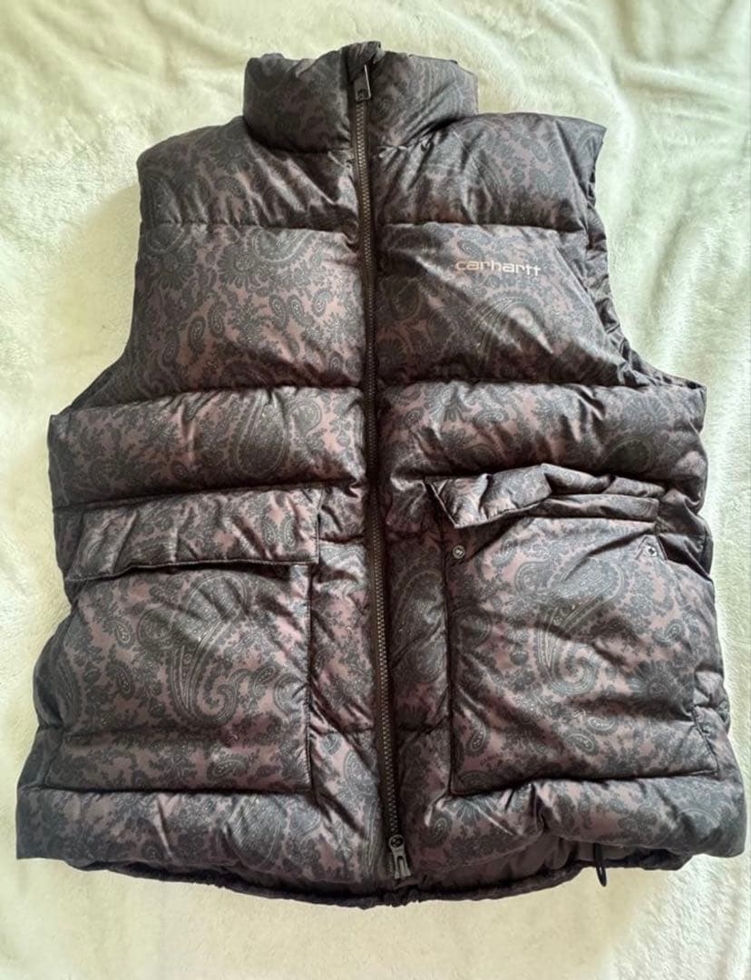 美品　カーハートwip spring field ダウンベスト　ペイズリー