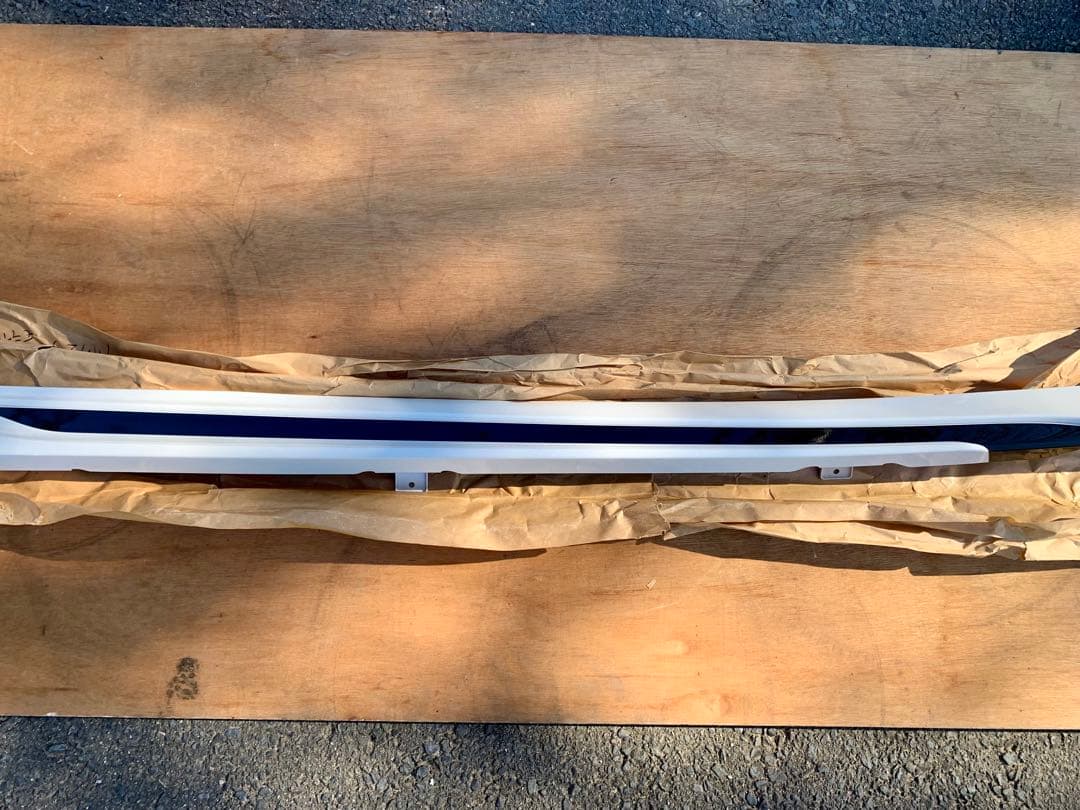 モデリスタ プリウス 50 右サイドスカート ZVW50/ZVW51/ZVW55