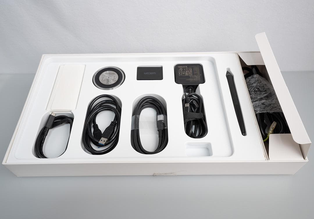 ワコム 液タブ Cintiq Pro13 (DTH-1320/K0)