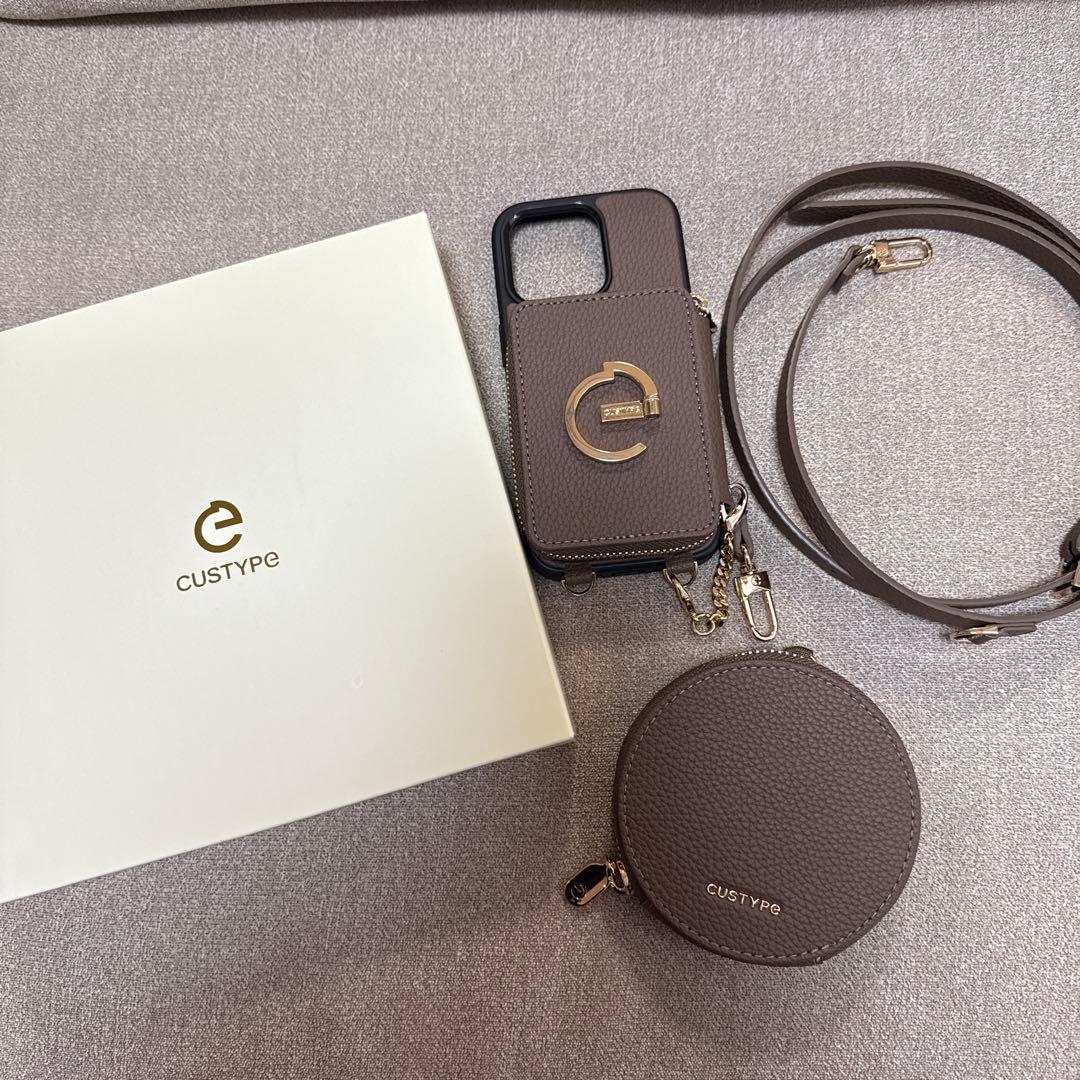 CUSTYPE iPhone用レザー調ケース モカ　iPhone16pro