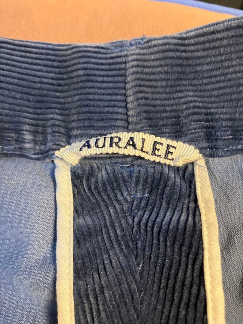 オーラリー　ネイビー コーデュロイ パンツ