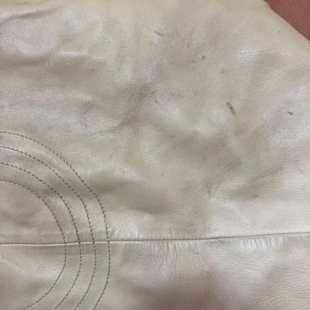 ゆな LOEWE ナッパアイレ イエローとベージュのバッグ 限定カラー