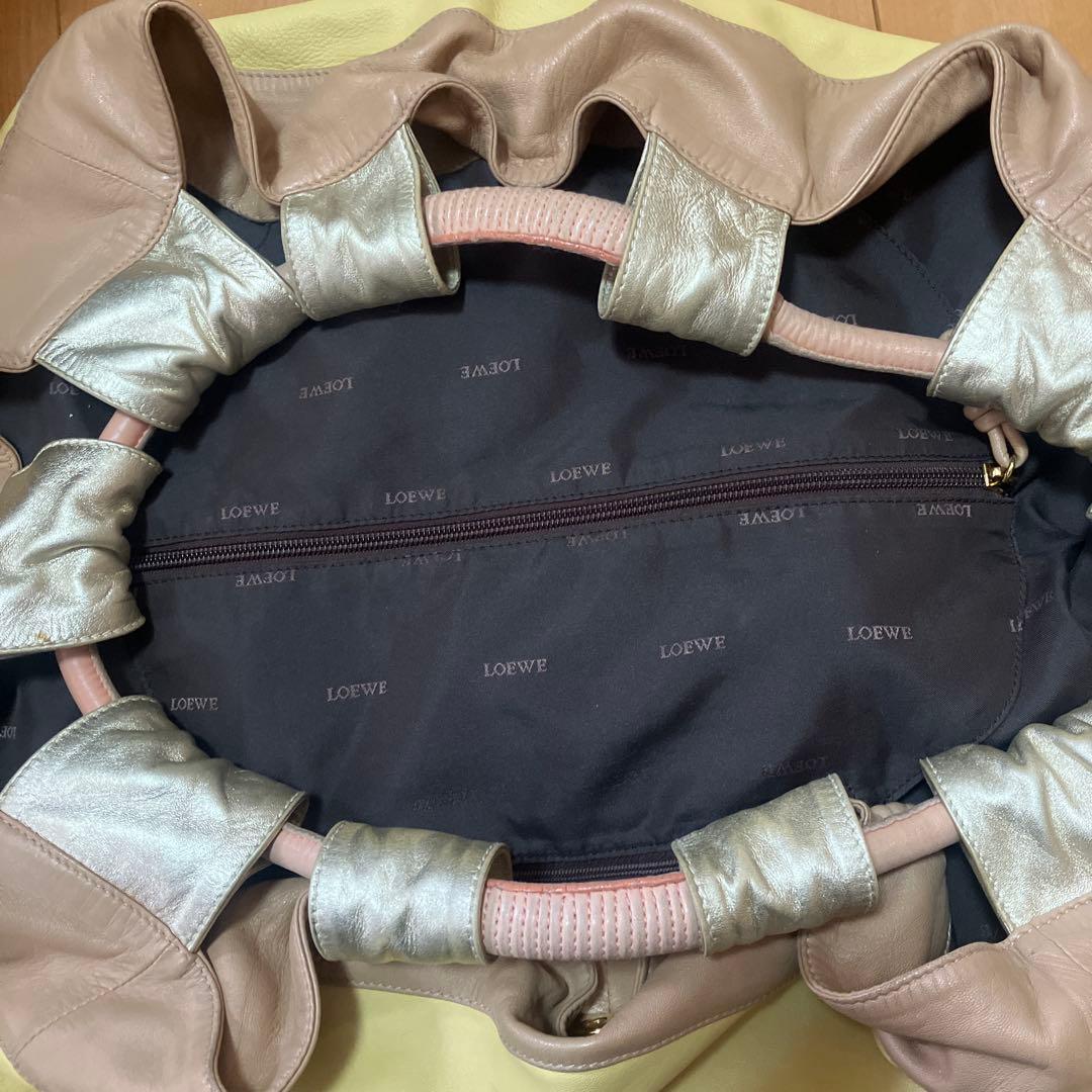 ゆな LOEWE ナッパアイレ イエローとベージュのバッグ 限定カラー