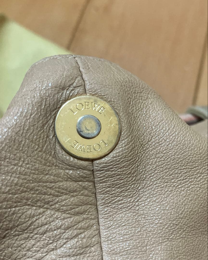 ゆな LOEWE ナッパアイレ イエローとベージュのバッグ 限定カラー