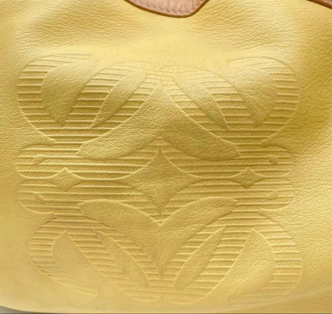 ゆな LOEWE ナッパアイレ イエローとベージュのバッグ 限定カラー