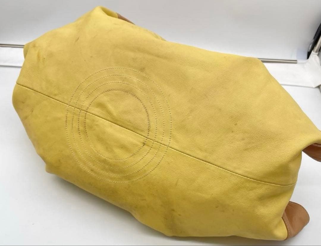 ゆな LOEWE ナッパアイレ イエローとベージュのバッグ 限定カラー