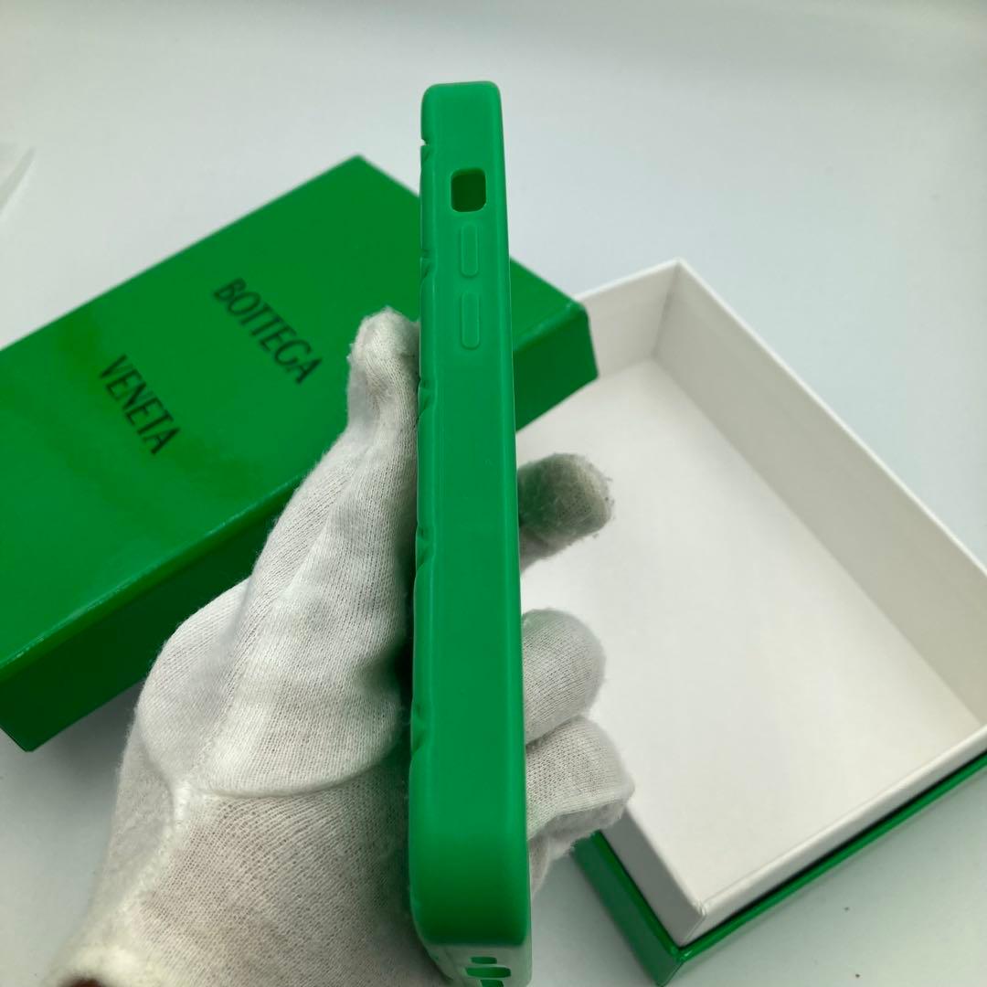 ！極美品！　ボッテガヴェネタ　スマホケースiPhone 15pro 緑 78A