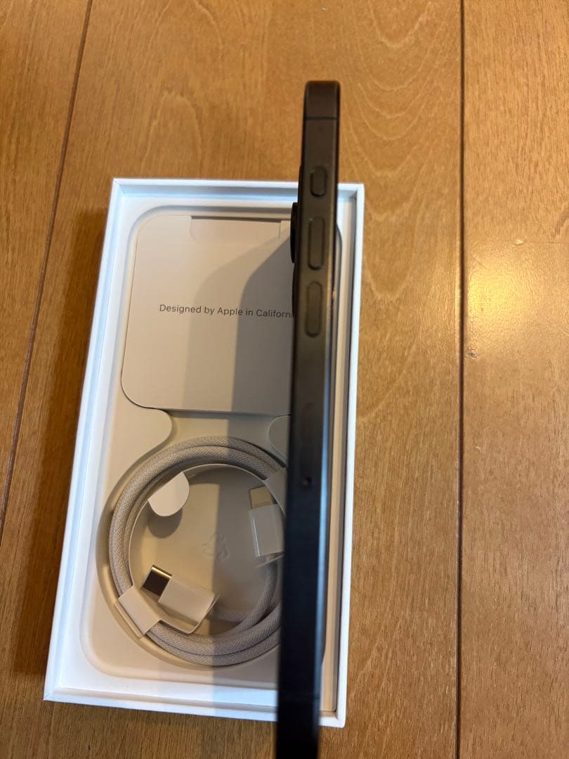 iPhone 15 Pro 128GB ブラックチタニウム SIMフリー 美品