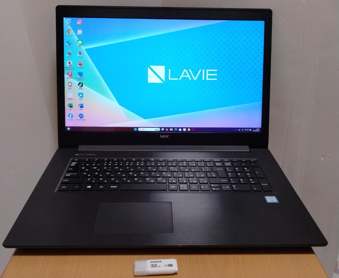 NEC8世代Core i7 SSD1TBメモリー20GBブルーレイ17.3インチ