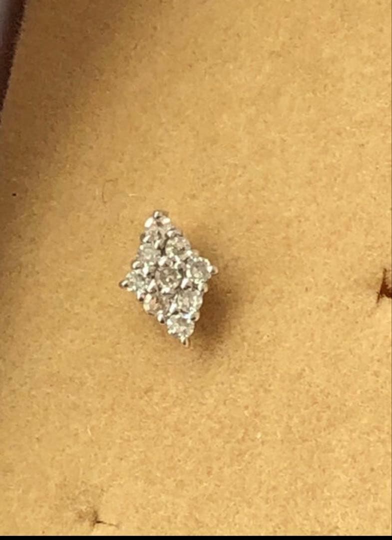 キャッチ付きに変更　K18WGダイヤモンド9粒　菱形ピアス　ひし型　片方だけ