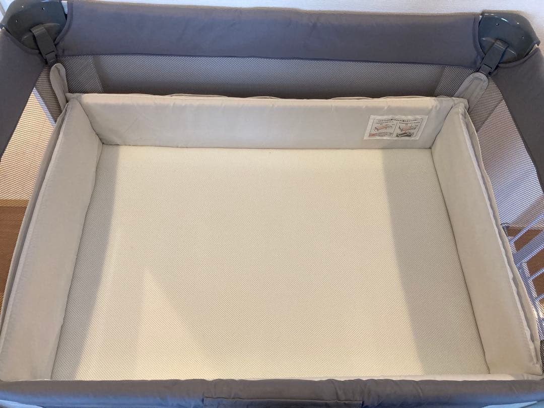 折りたたみ式ベビーベッド グレー　ココネルエアーAB アップリカ