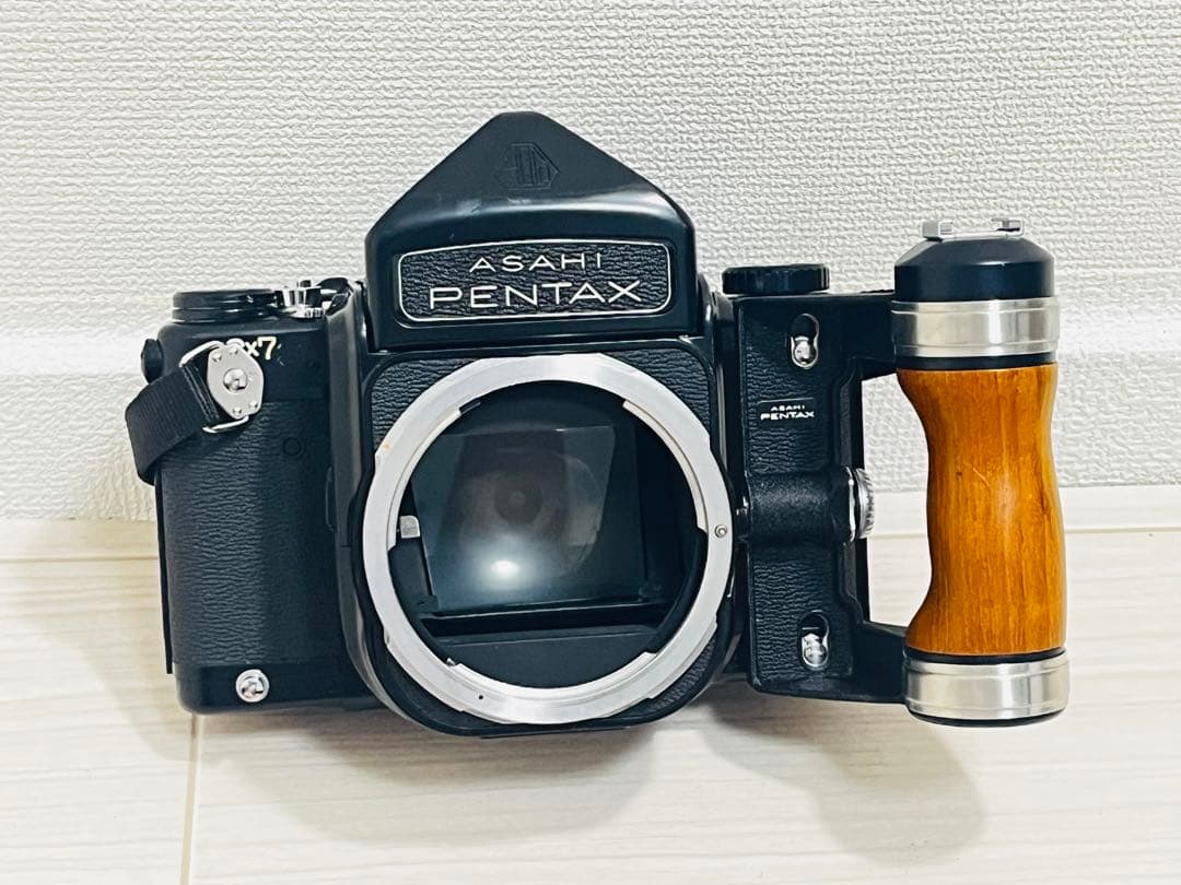 【完動品】ASAHI PENTAX 6×7 木製グリップ　ストラップ付き