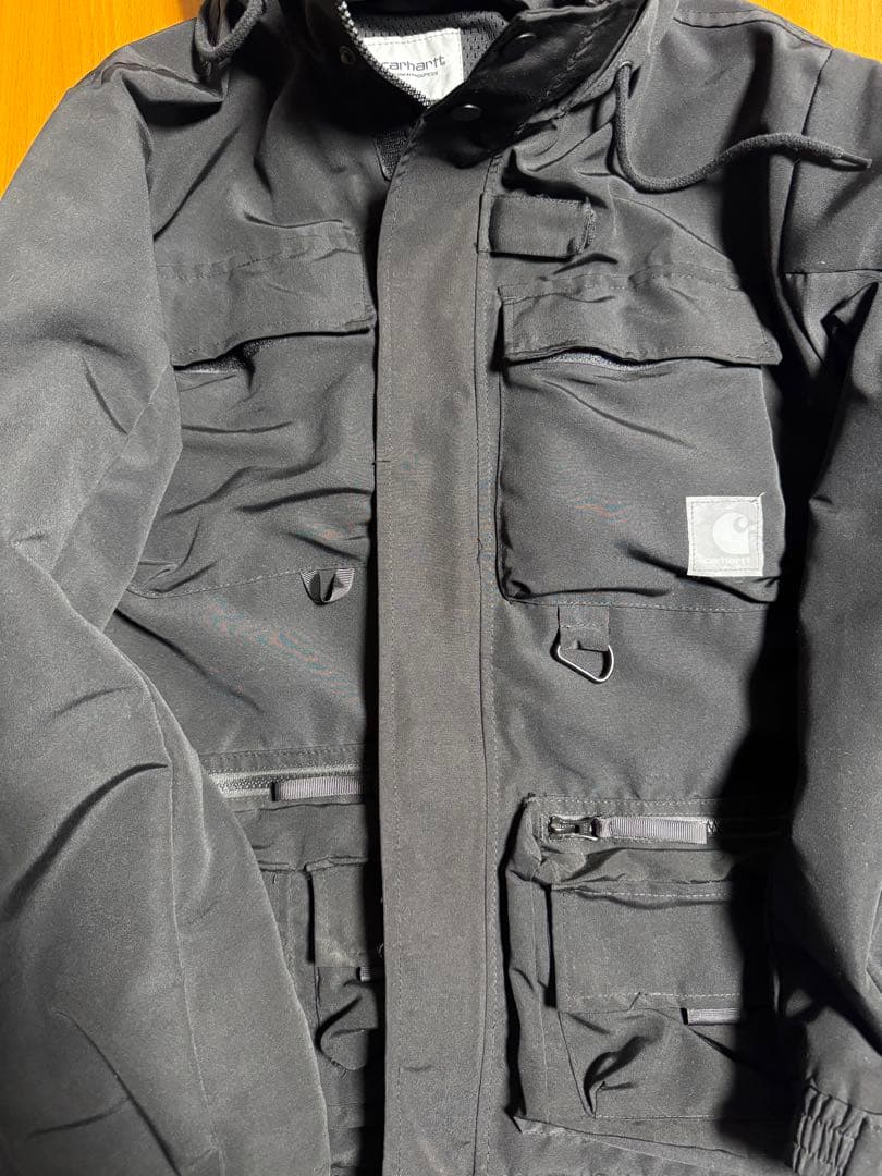 Carhartt ブラックジャケット フード付き