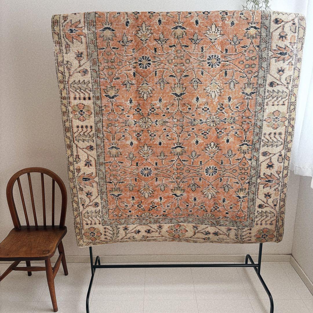 トルコ　ヴィンテージラグ　オレンジ　フローラル