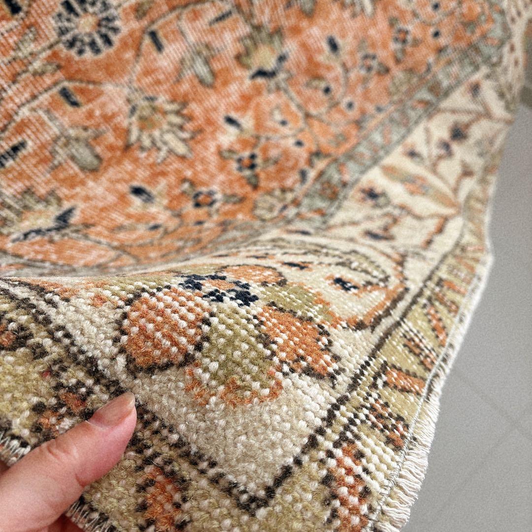 トルコ　ヴィンテージラグ　オレンジ　フローラル