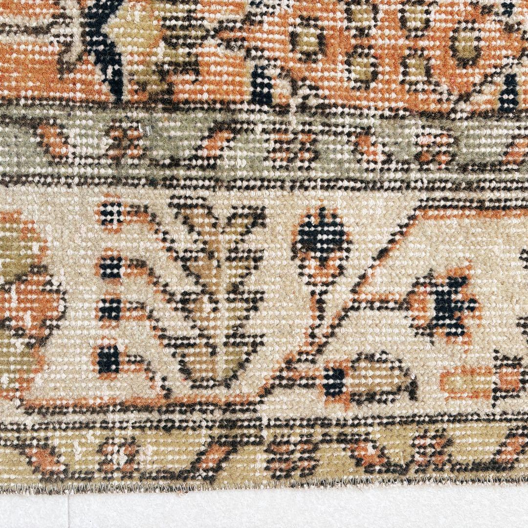 トルコ　ヴィンテージラグ　オレンジ　フローラル