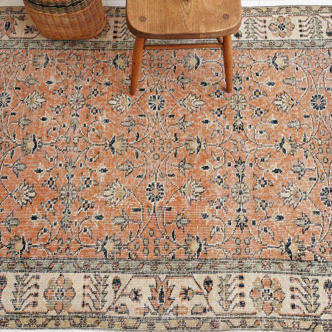 トルコ　ヴィンテージラグ　オレンジ　フローラル