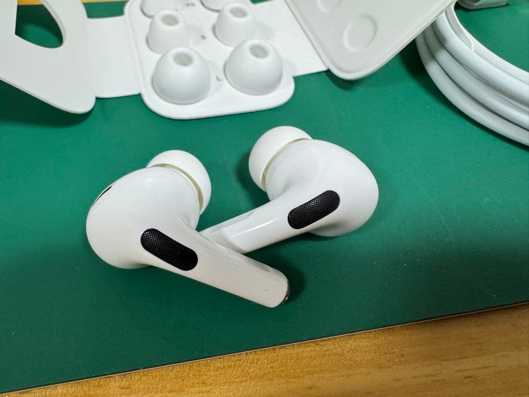 AirPods Pro 2 本体 充電ケース付き Lightningモデル