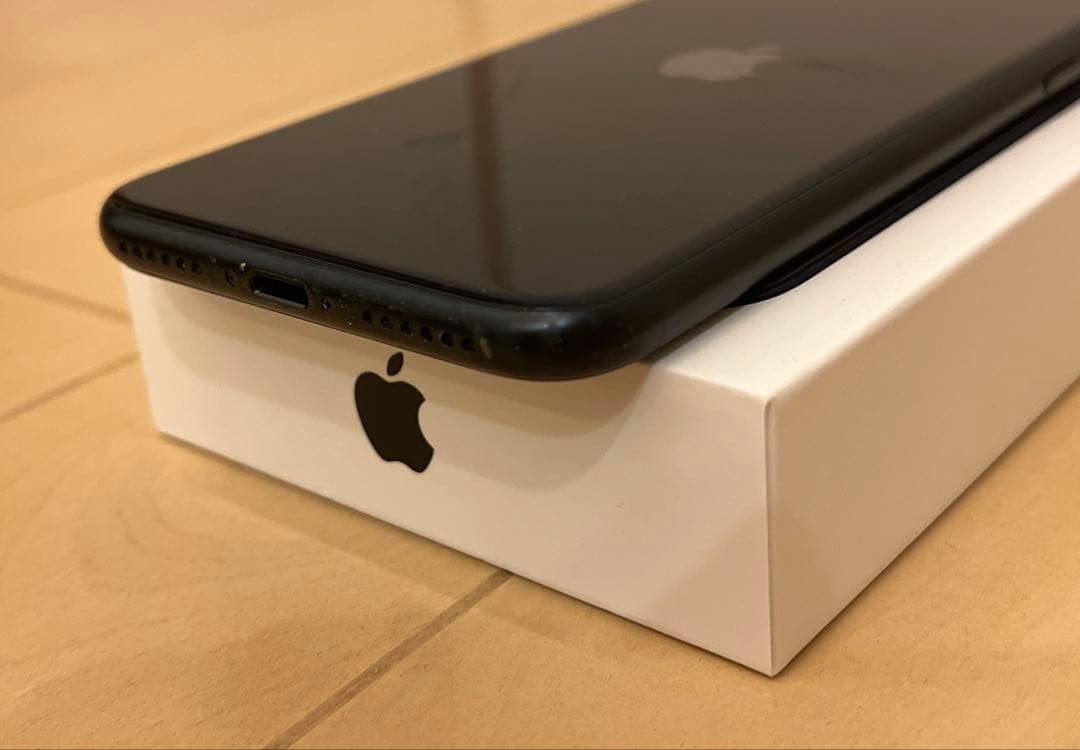 iPhone SE (第3世代) ミッドナイト　64 GB