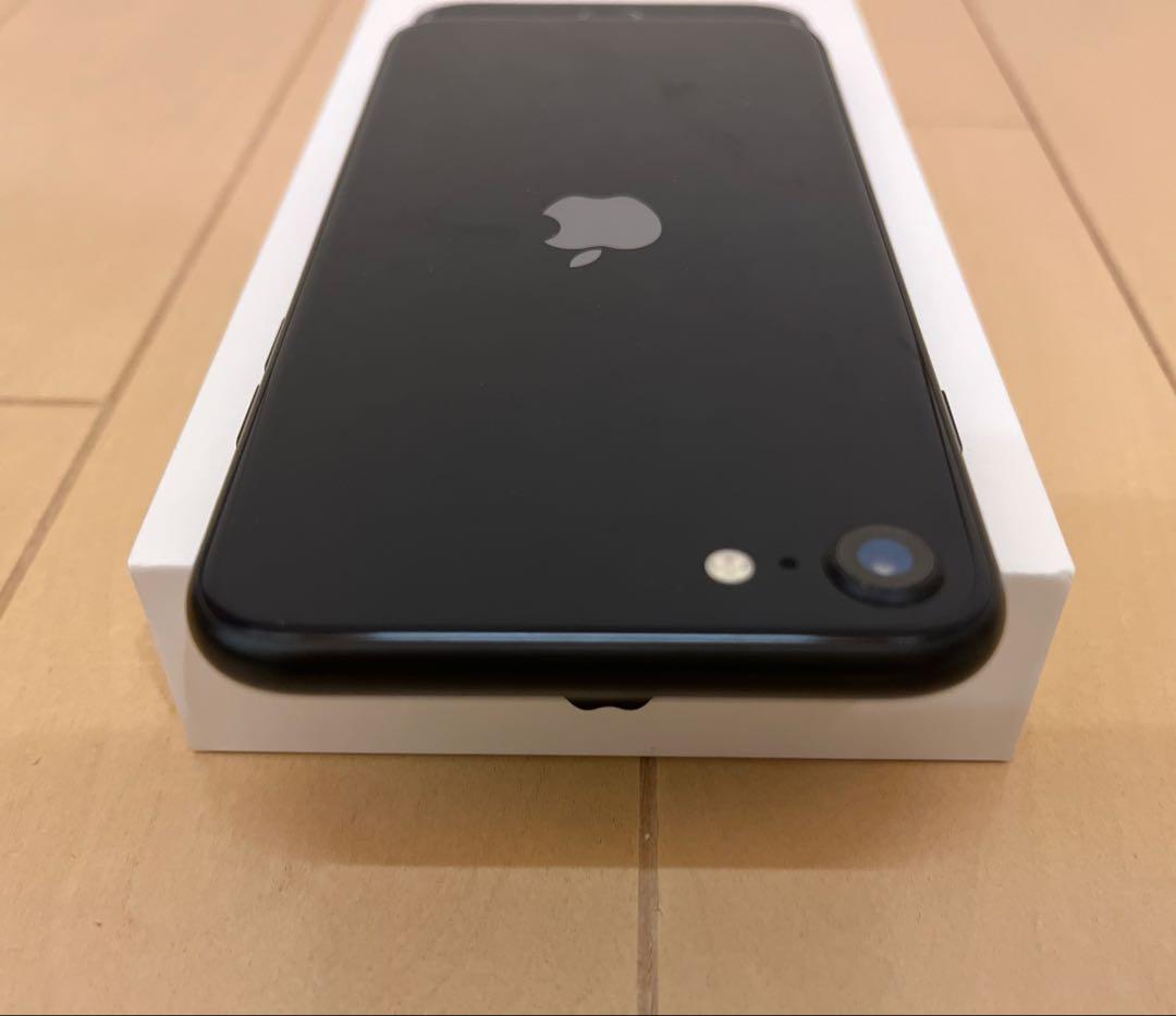 iPhone SE (第3世代) ミッドナイト　64 GB