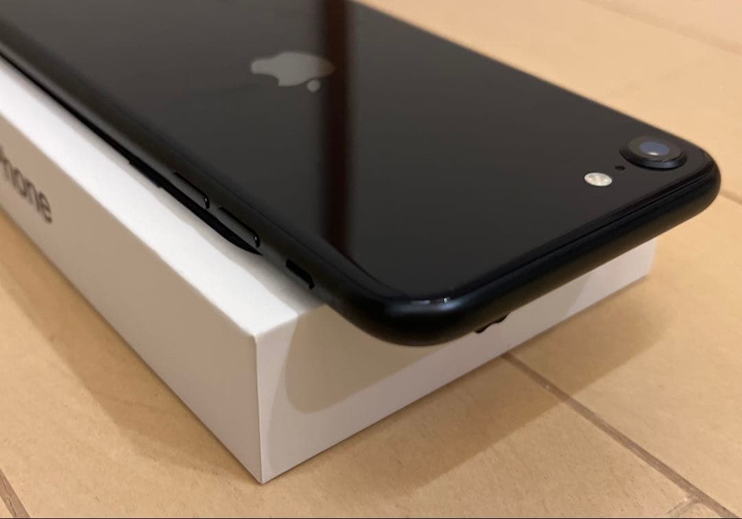 iPhone SE (第3世代) ミッドナイト　64 GB