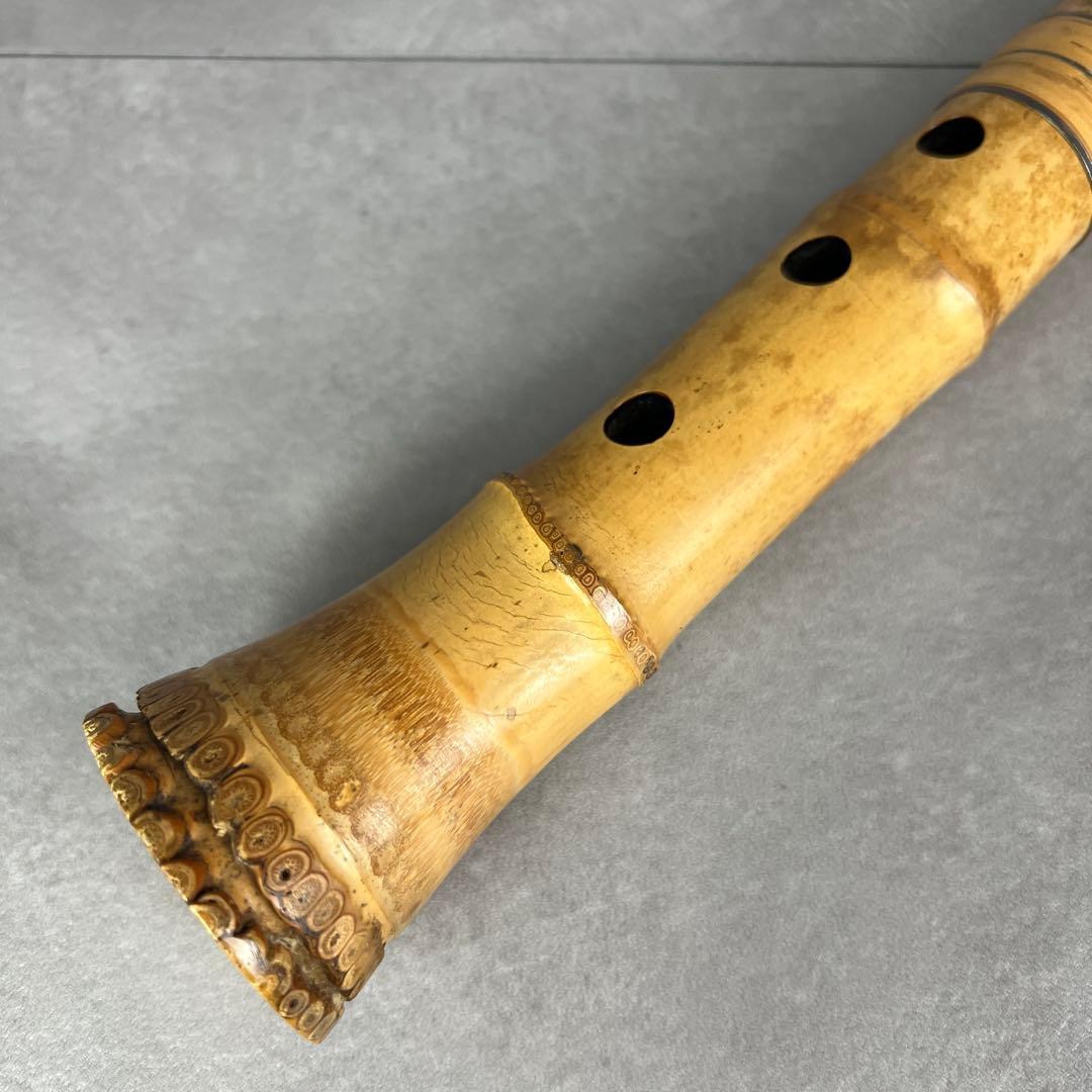 人気　尺八　琴古流　バチ型　銘あり　竹治　1印　1尺3寸　5孔　銀三線　真竹　漆