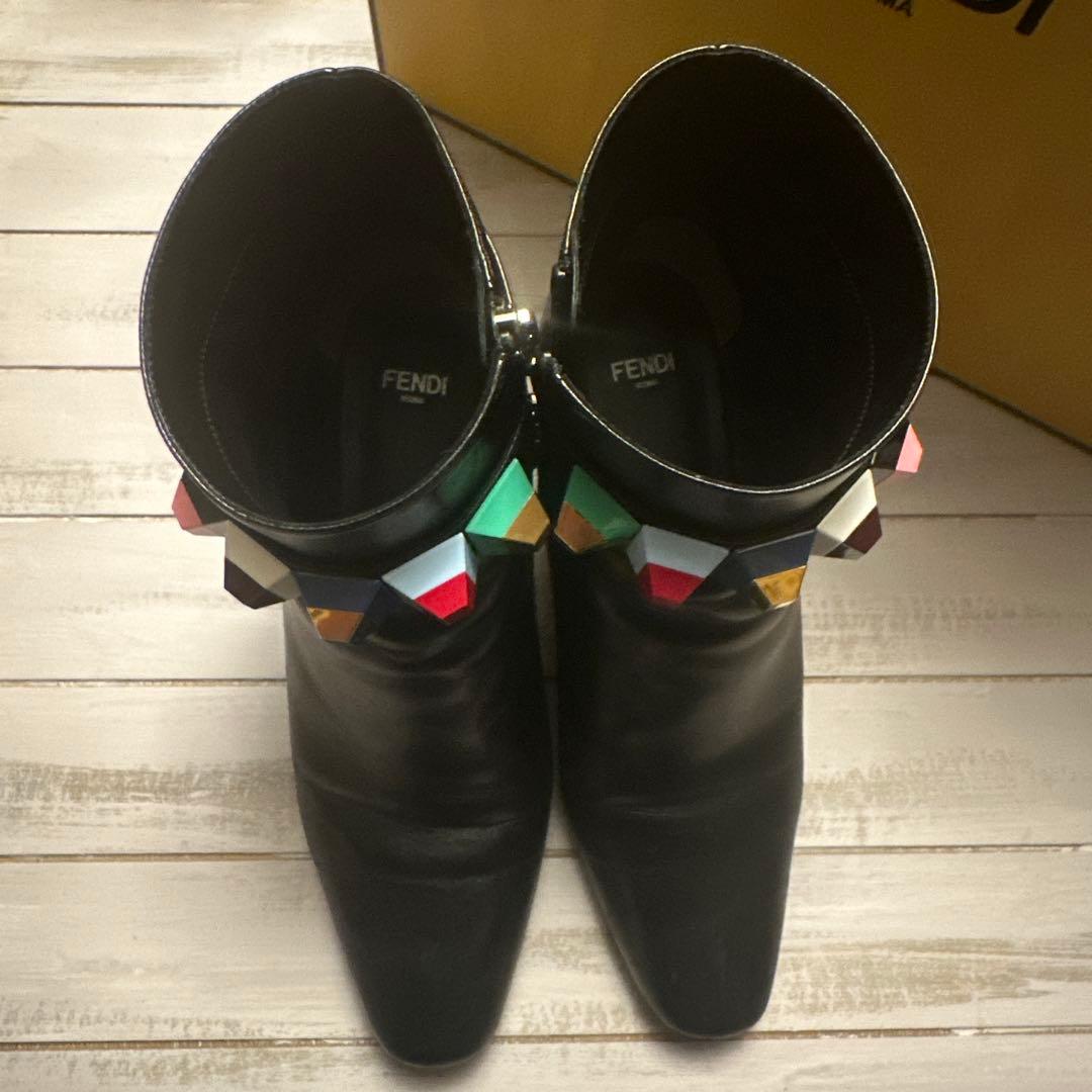 FENDI ブラックレザーショートブーツ　 スタッズ付き