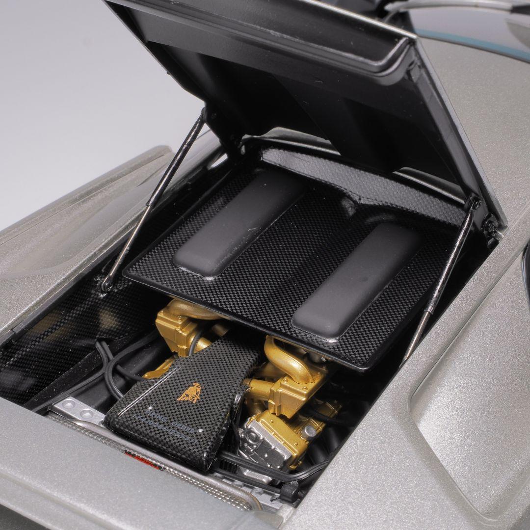 オートアート 1/18 ランボルギーニ ディアブロ SE30 イオタ シルバー