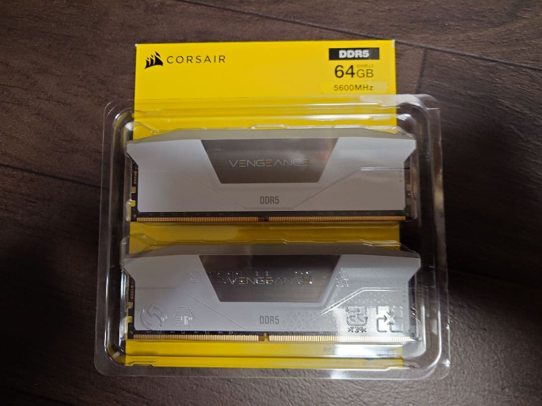 メモリー CORSAIR VENGEANCE RGB DDR5-5600 64GB