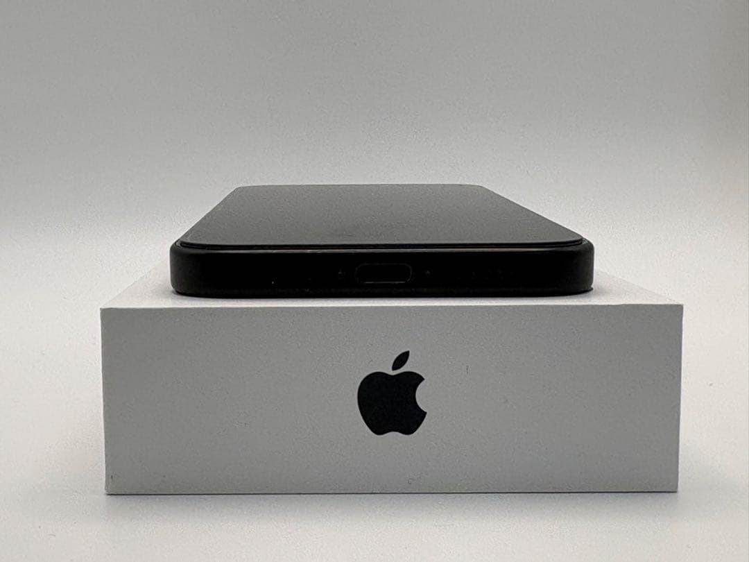 iPhone 15　ブラック　256GB simフリー