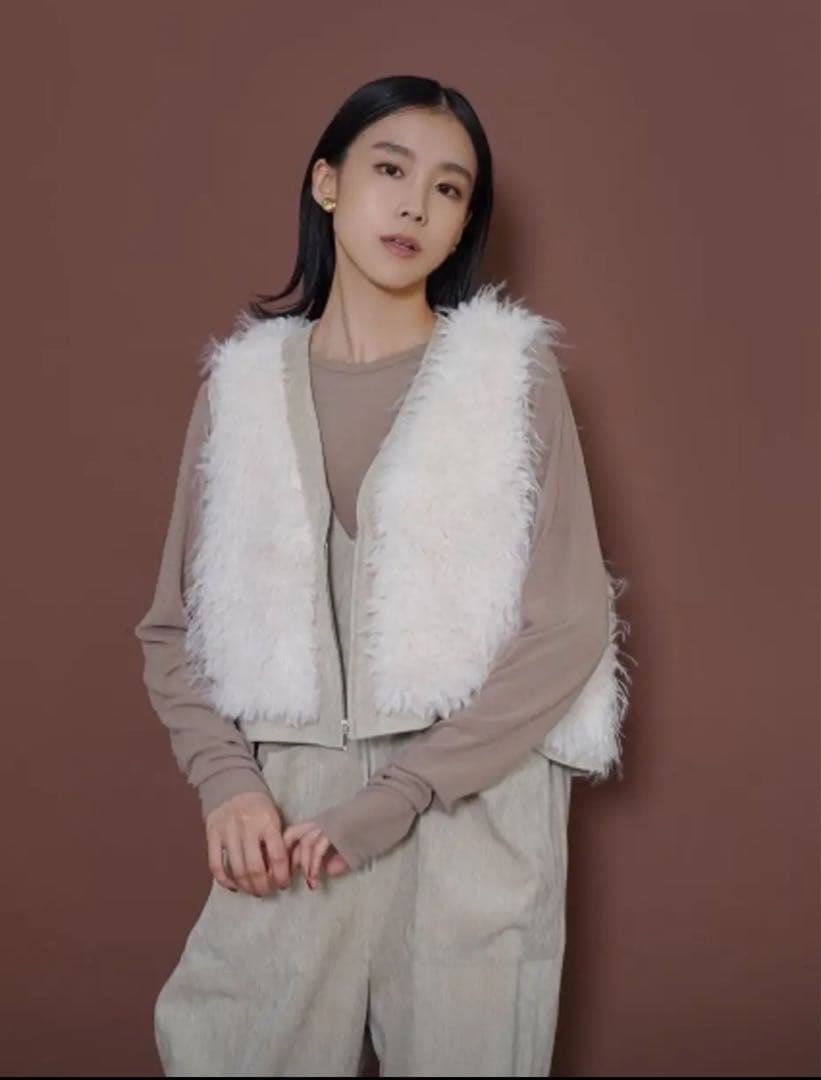 新品　CYAN TOKYO MIXファーZIPベスト