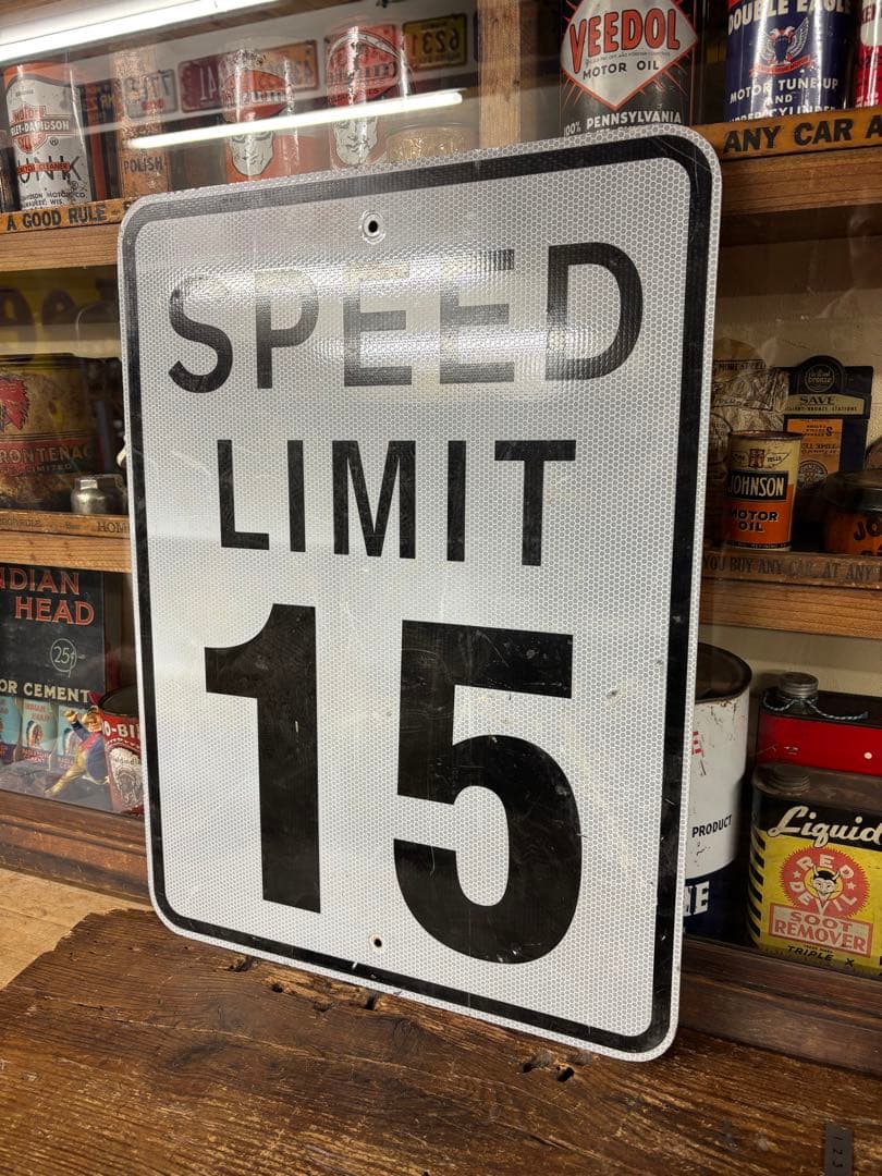 USA スピードリミット看板