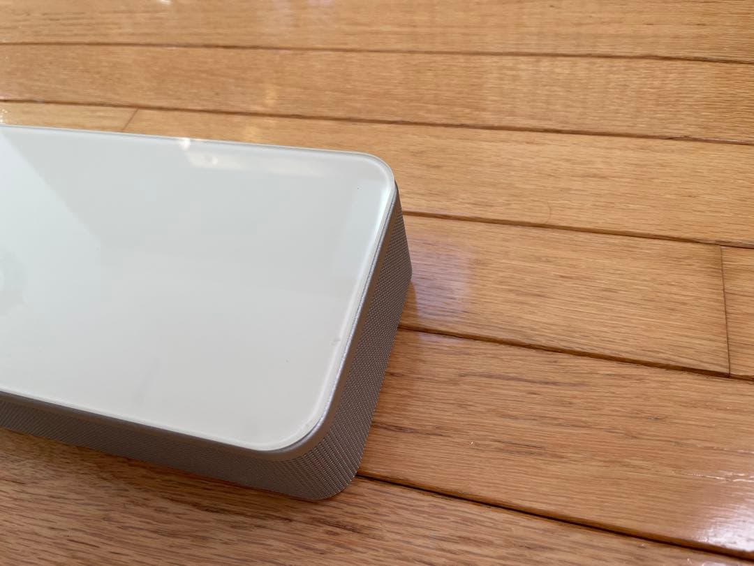 BOSE SOUNDBAR 700 ホワイトスピーカー ホームシアター ポーズ