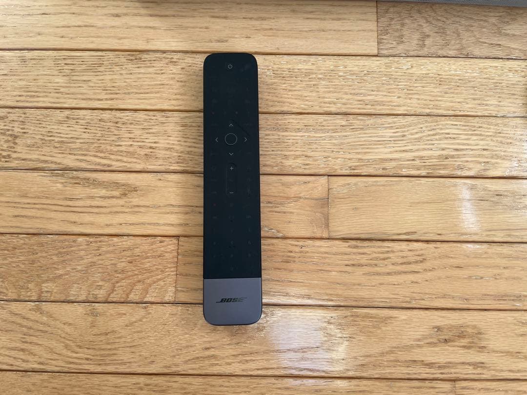 BOSE SOUNDBAR 700 ホワイトスピーカー ホームシアター ポーズ