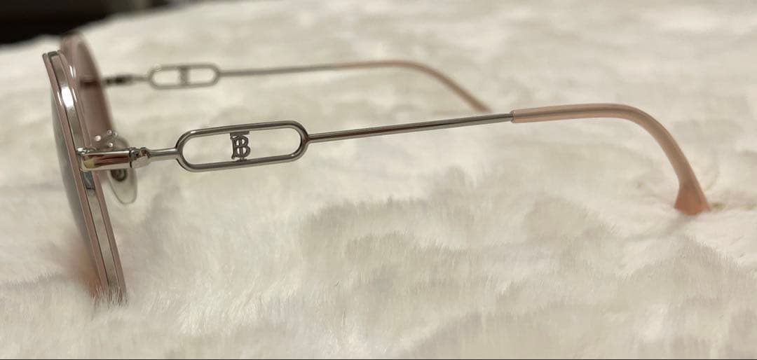 Burberry サングラス　ピンク　佐藤ノア