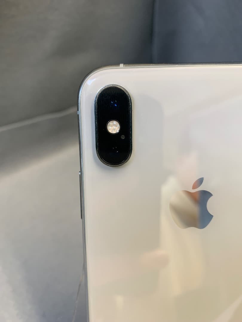 美品　国内版　SIMフリー　iPhoneXS 64GB ホワイト色