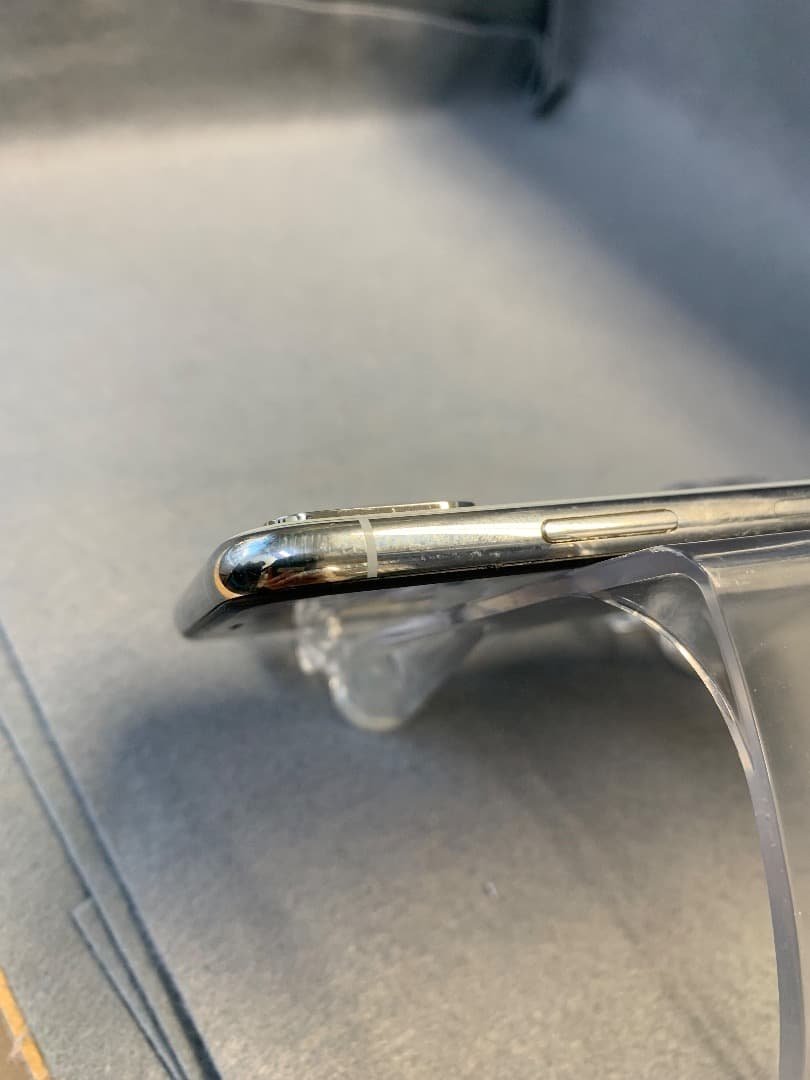 美品　国内版　SIMフリー　iPhoneXS 64GB ホワイト色