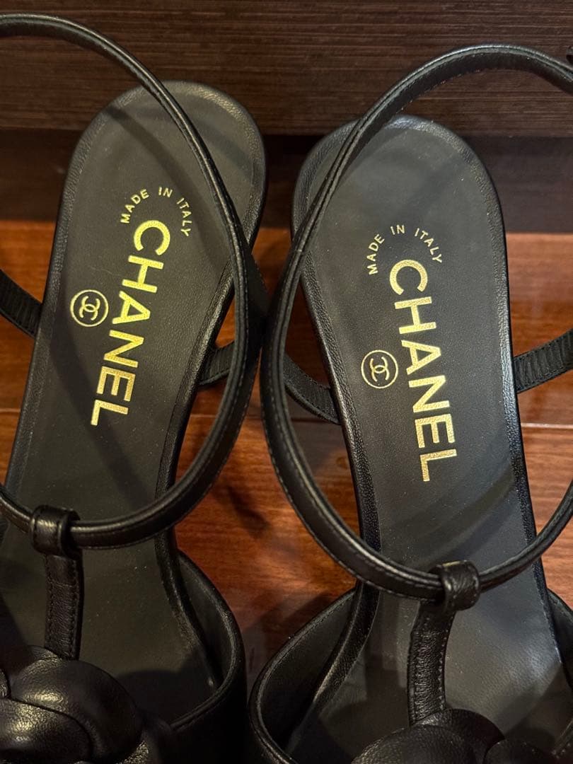 CHANEL ブラックサンダル カメリア